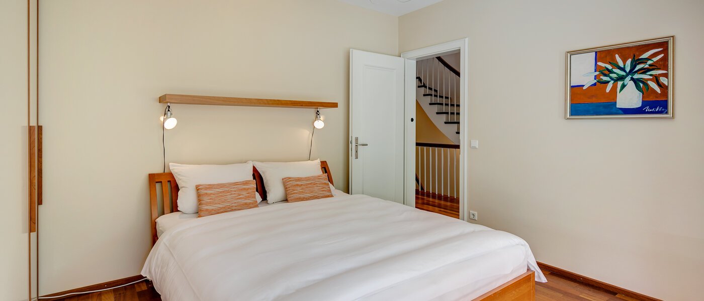 Половина двухквартирного жилого дома München Schwabing (links der Leopoldstraße) 03 2-я спальная комната 3396