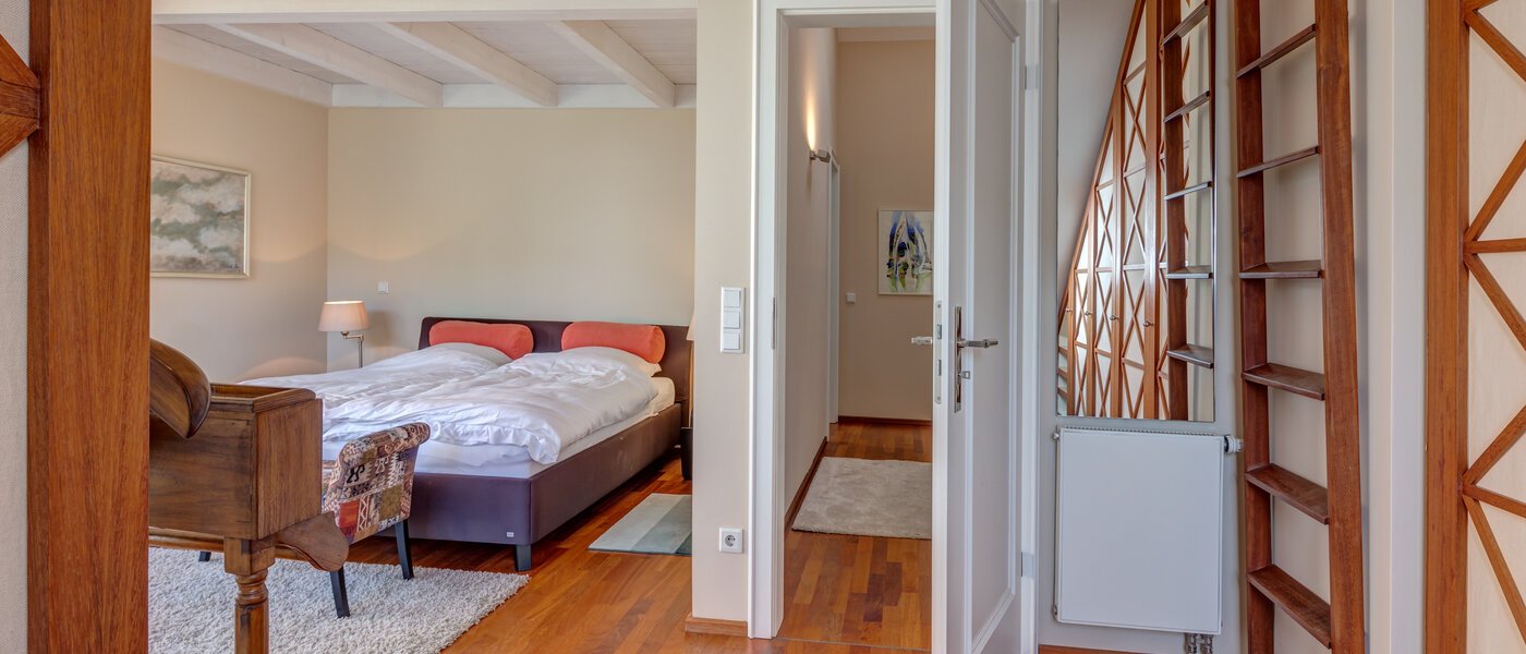 Половина двухквартирного жилого дома München Schwabing (links der Leopoldstraße) 03 спальная комната 3396