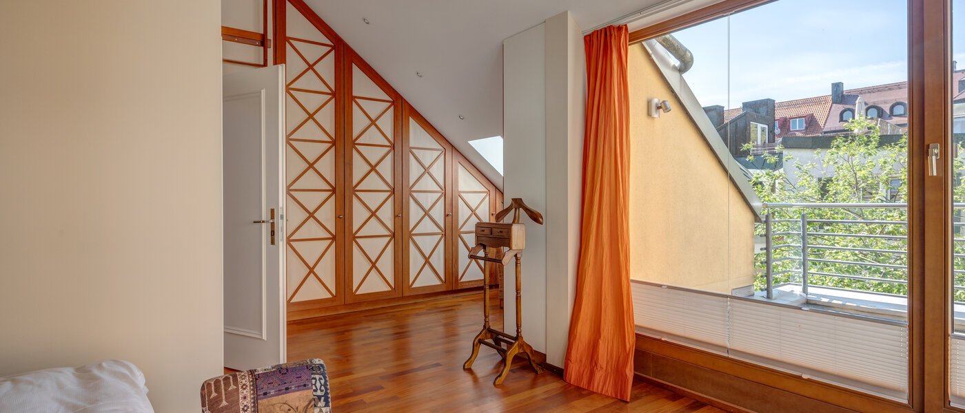 Половина двухквартирного жилого дома München Schwabing (links der Leopoldstraße) 05 спальная комната 3396