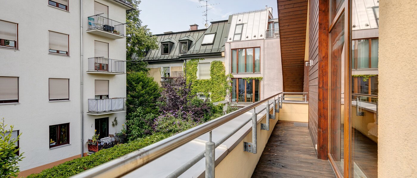 Половина двухквартирного жилого дома München Schwabing (links der Leopoldstraße) 02 2-я терраса 3396