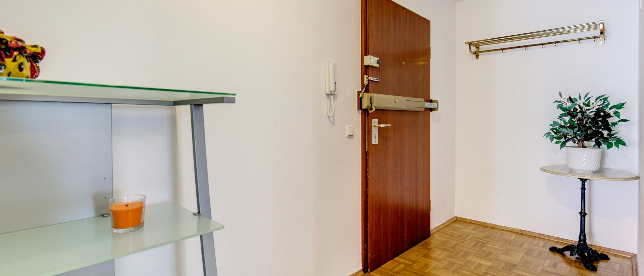 квартира München Schwabing-Nord (zw. Belgrad- & Leopoldstraße) 02 коридор 342