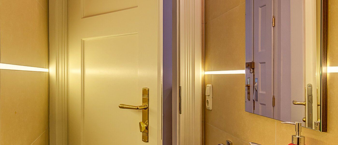 квартира München Neuhausen 02 гостевой туалет 3428