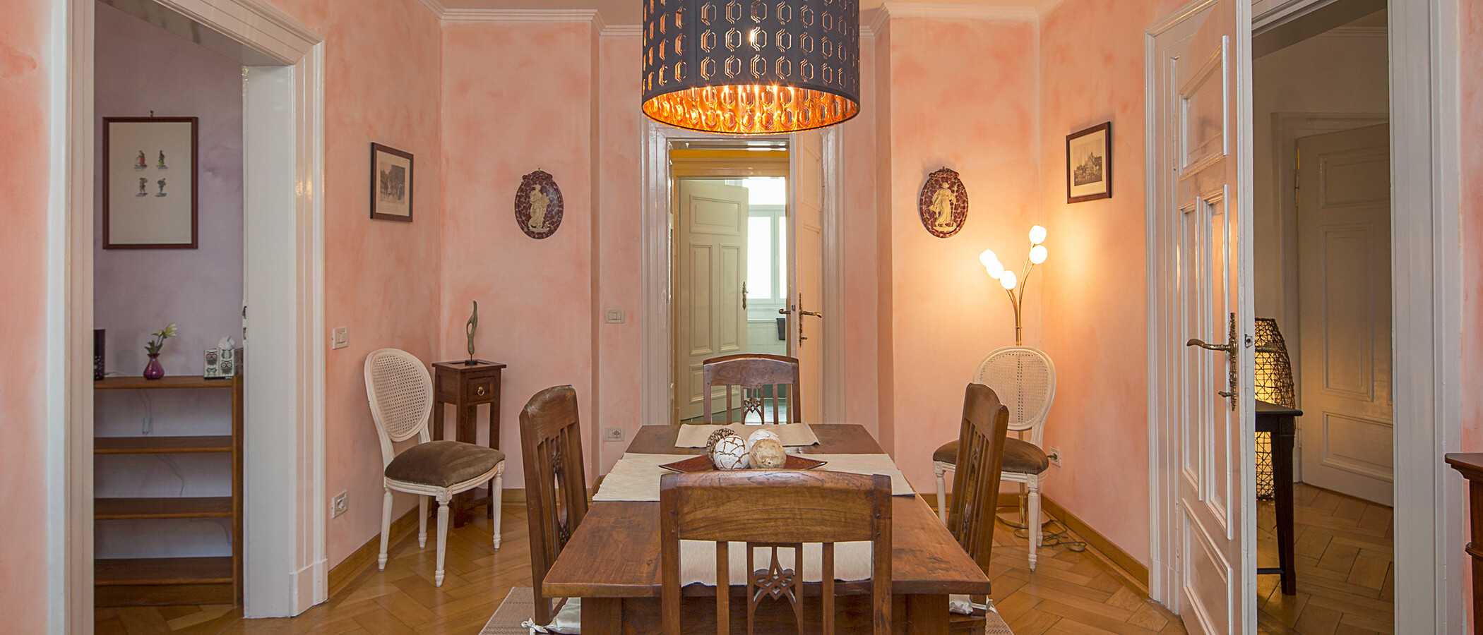 квартира München Lehel 01 столовая 3457