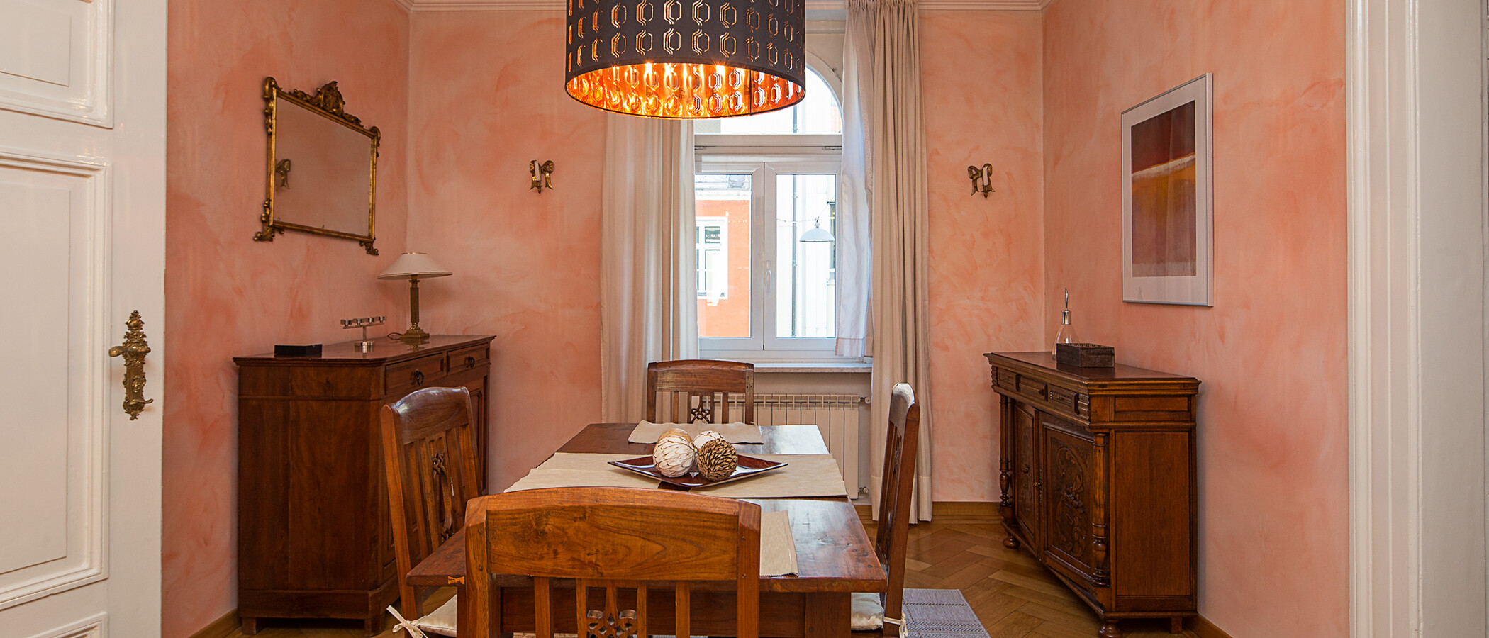 квартира München Lehel 02 столовая 3457