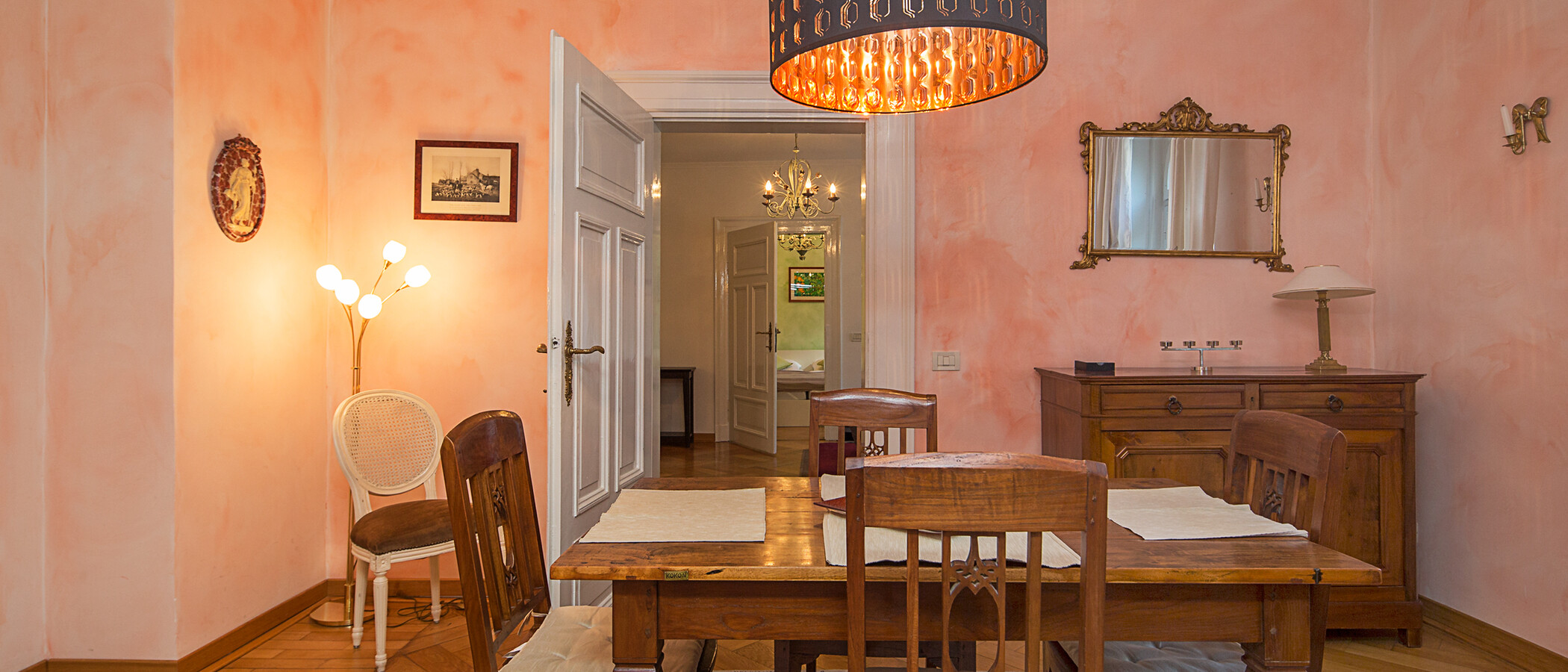 квартира München Lehel 03 столовая 3457