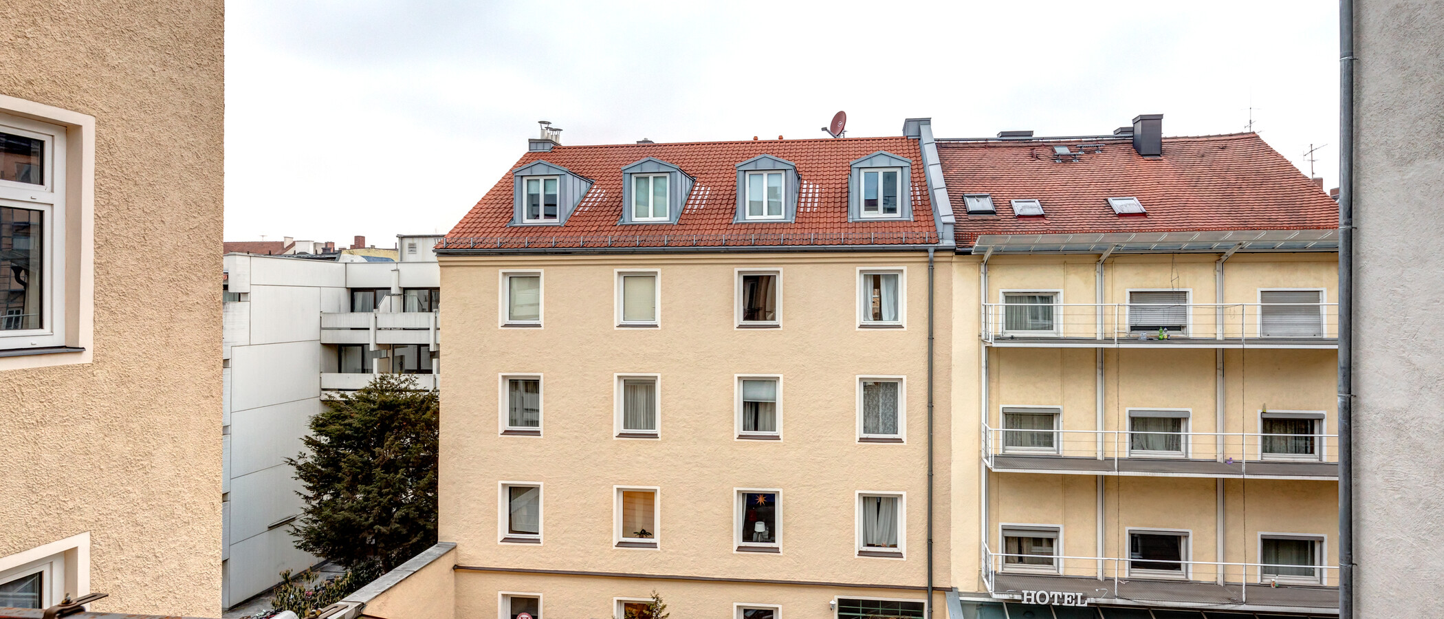 квартира München Maxvorstadt - Universitätsviertel 01 вид из окна 3560