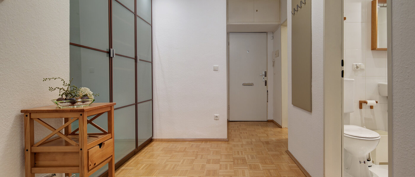 квартира München Schwabing (links der Leopoldstraße) 02 коридор 3713