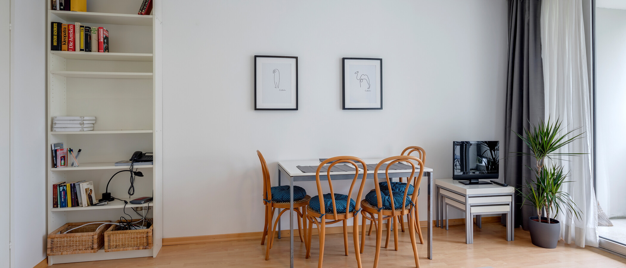 квартира München Schwabing-Nord (zw. Leopoldstraße & Englischen Garten) 04 гостиная 4452