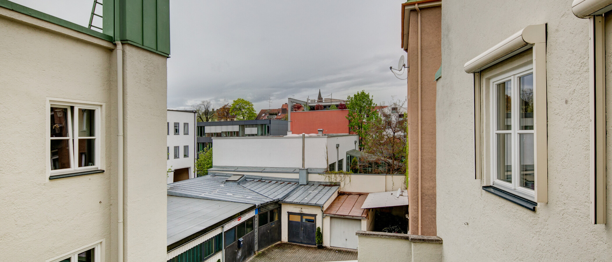 квартира München Schwabing (rechts der Leopoldstraße) 02 вид из окна 4536