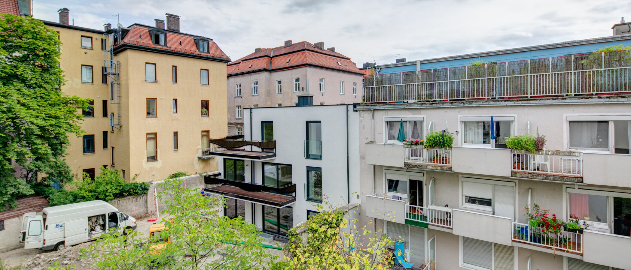 квартира München Schwabing (links der Leopoldstraße) 02 вид из окна 4673