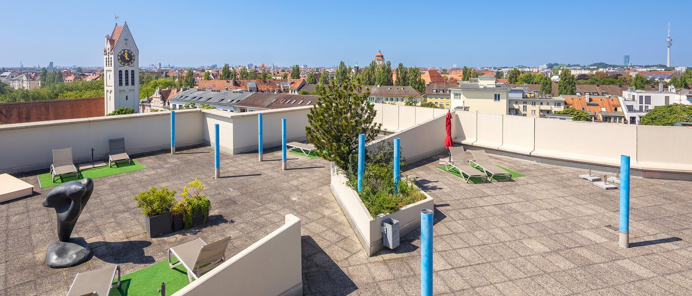 квартира München Schwabing (rechts der Leopoldstraße) 01 общая терраса для жильцов дома 4730