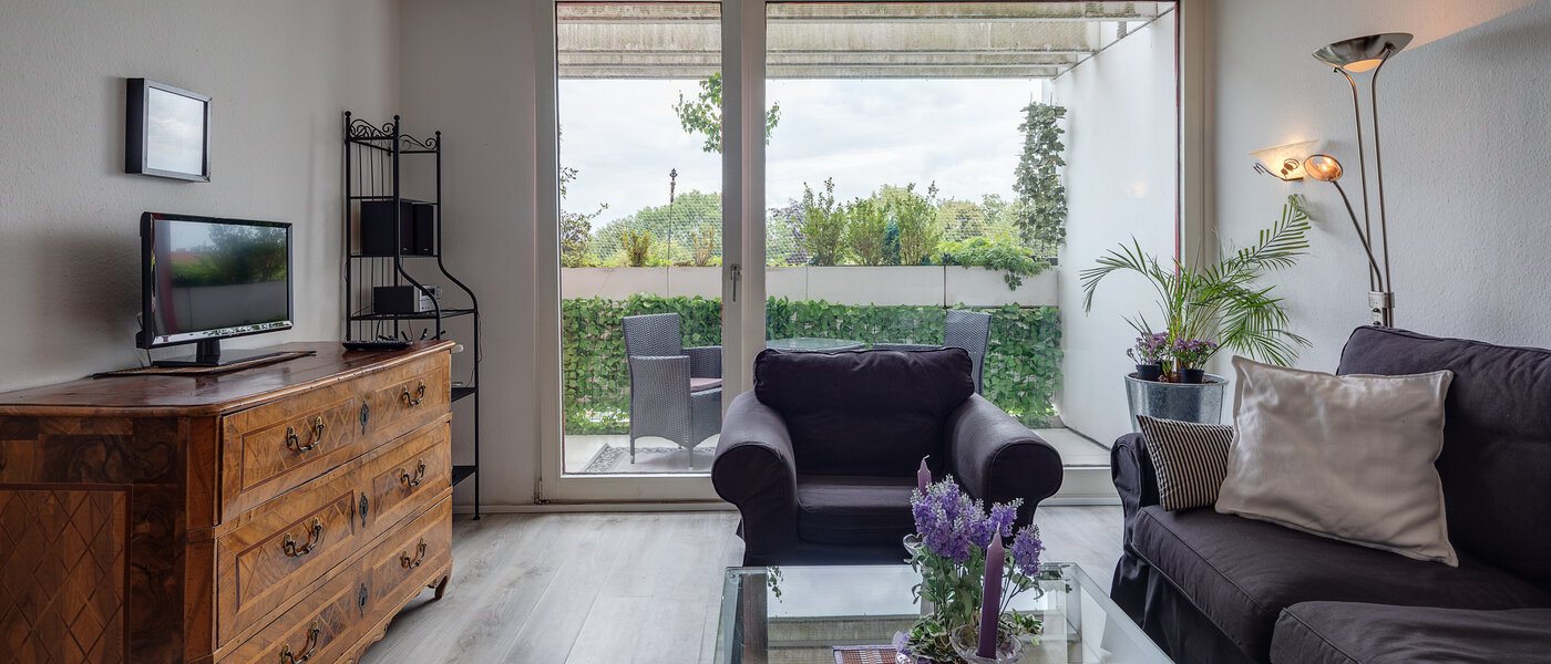 квартира München Schwabing (rechts der Leopoldstraße) 02 гостиная 4730