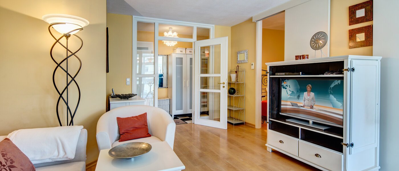 квартира München Schwabing-West (rund um den Bonner Platz) 04 гостиная 4912