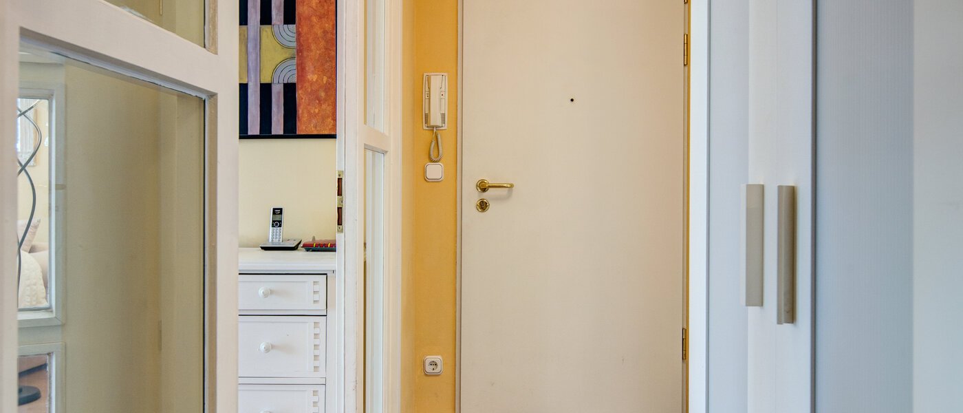 квартира München Schwabing-West (rund um den Bonner Platz) 01 коридор 4912