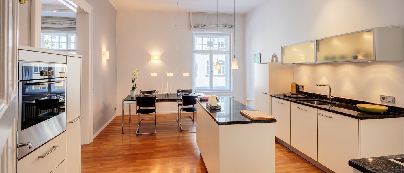 квартира München Schwabing (links der Leopoldstraße) 01 кухня 4915