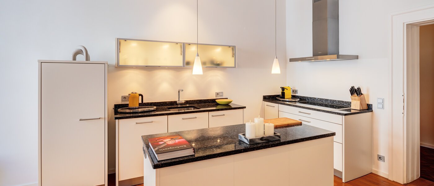 квартира München Schwabing (links der Leopoldstraße) 02 кухня 4915