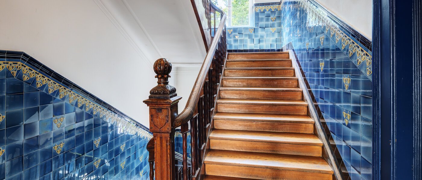 квартира München Schwabing (links der Leopoldstraße) 02 Лестничная клетка 4915