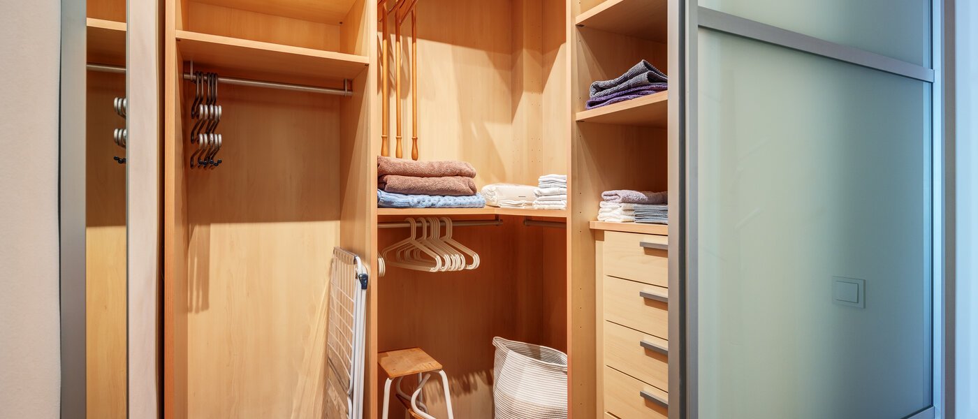 квартира München Schwabing (links der Leopoldstraße) 01 Гардеробная 4915