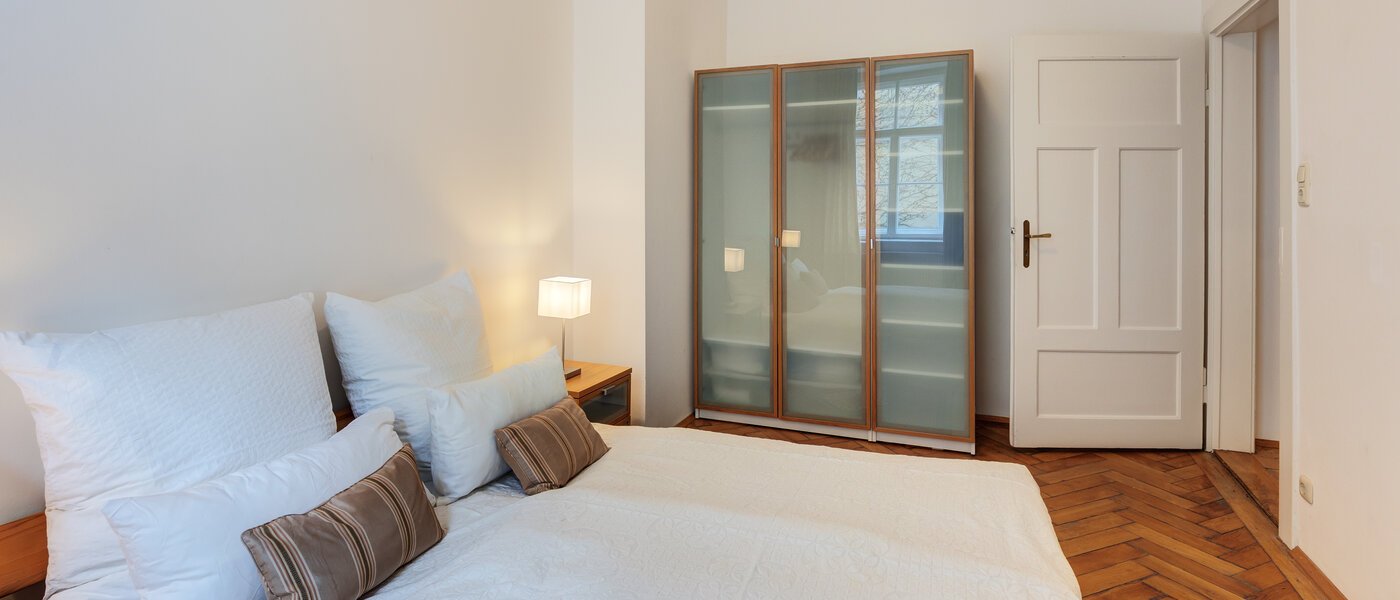 квартира München Neuhausen 03 спальная комната 5003