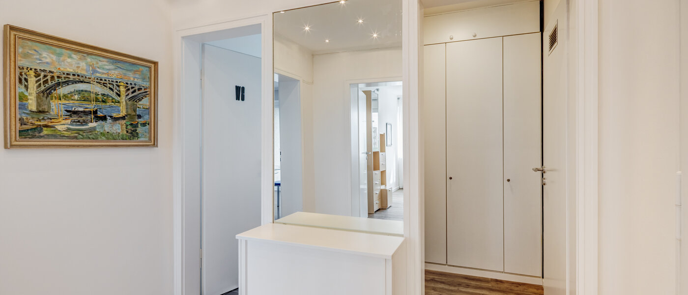 квартира München Bogenhausen 01 коридор 53