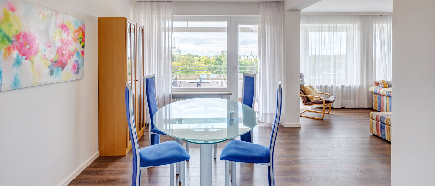 квартира München Bogenhausen 02 обеденная зона 53