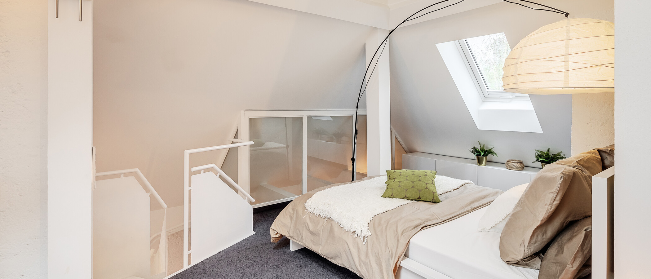 квартира-галерея München Westend 04 спальная комната 5354