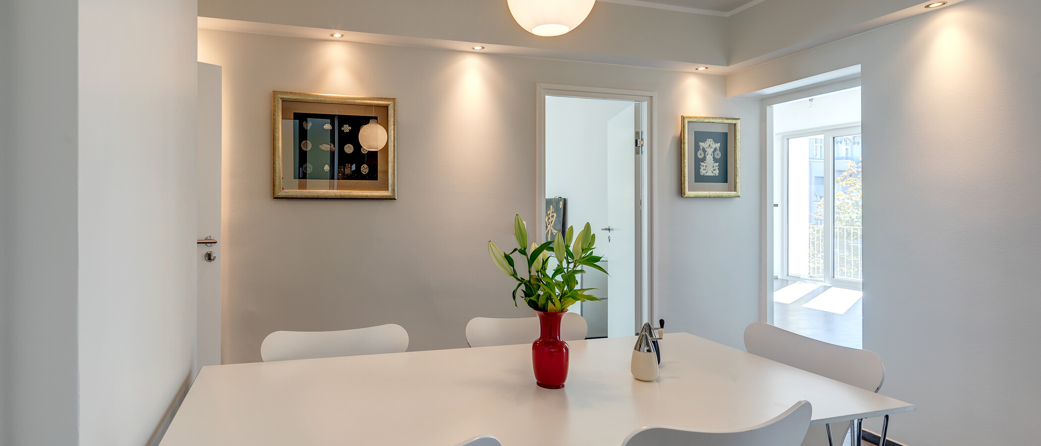 квартира München Schwabing (links der Leopoldstraße) 01 обеденная зона 5407