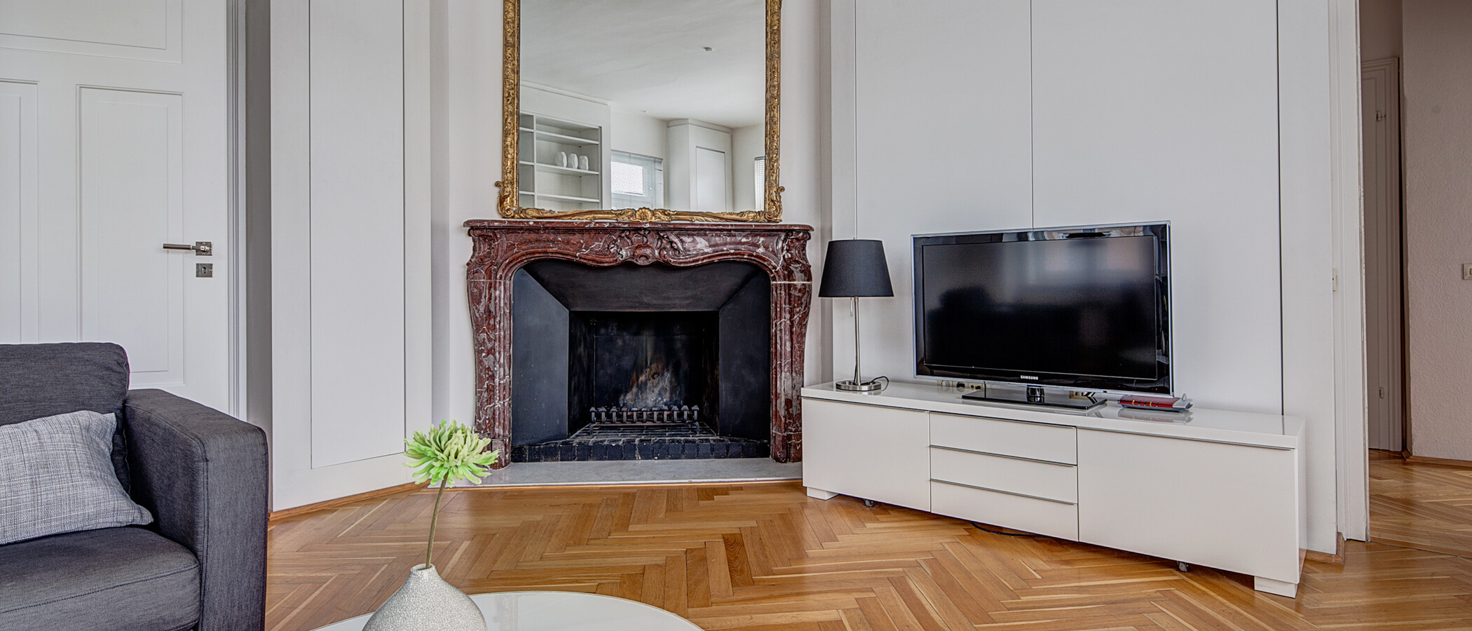 квартира München Schwabing (links der Leopoldstraße) 04 гостиная 556