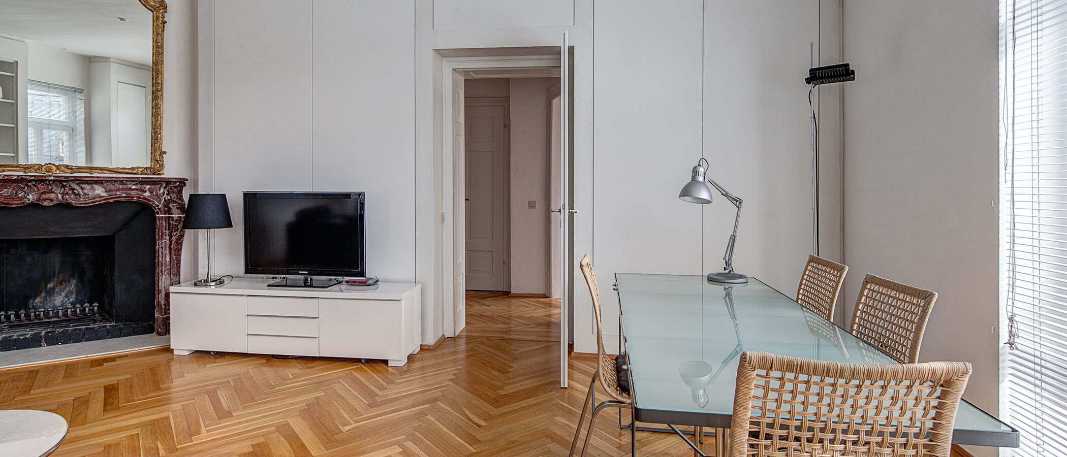 квартира München Schwabing (links der Leopoldstraße) 05 гостиная 556