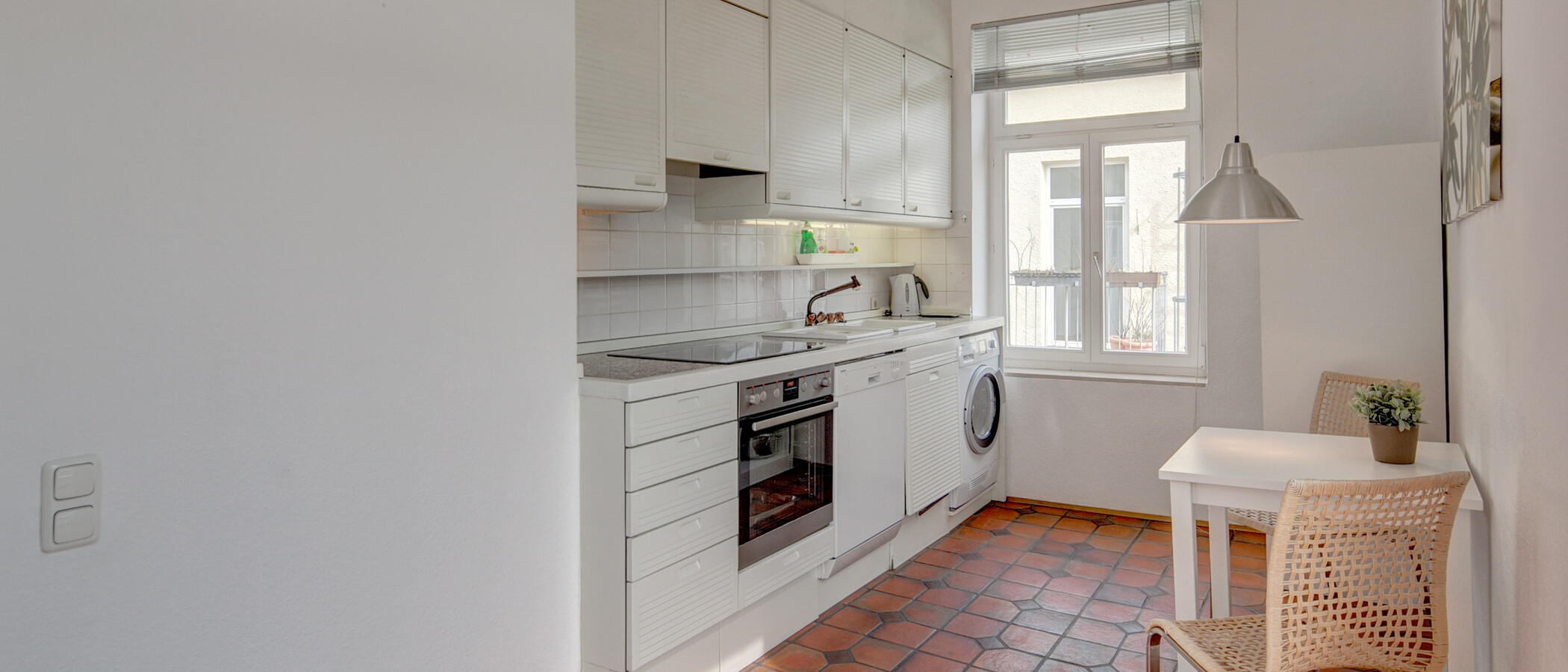 квартира München Schwabing (links der Leopoldstraße) 01 кухня 556
