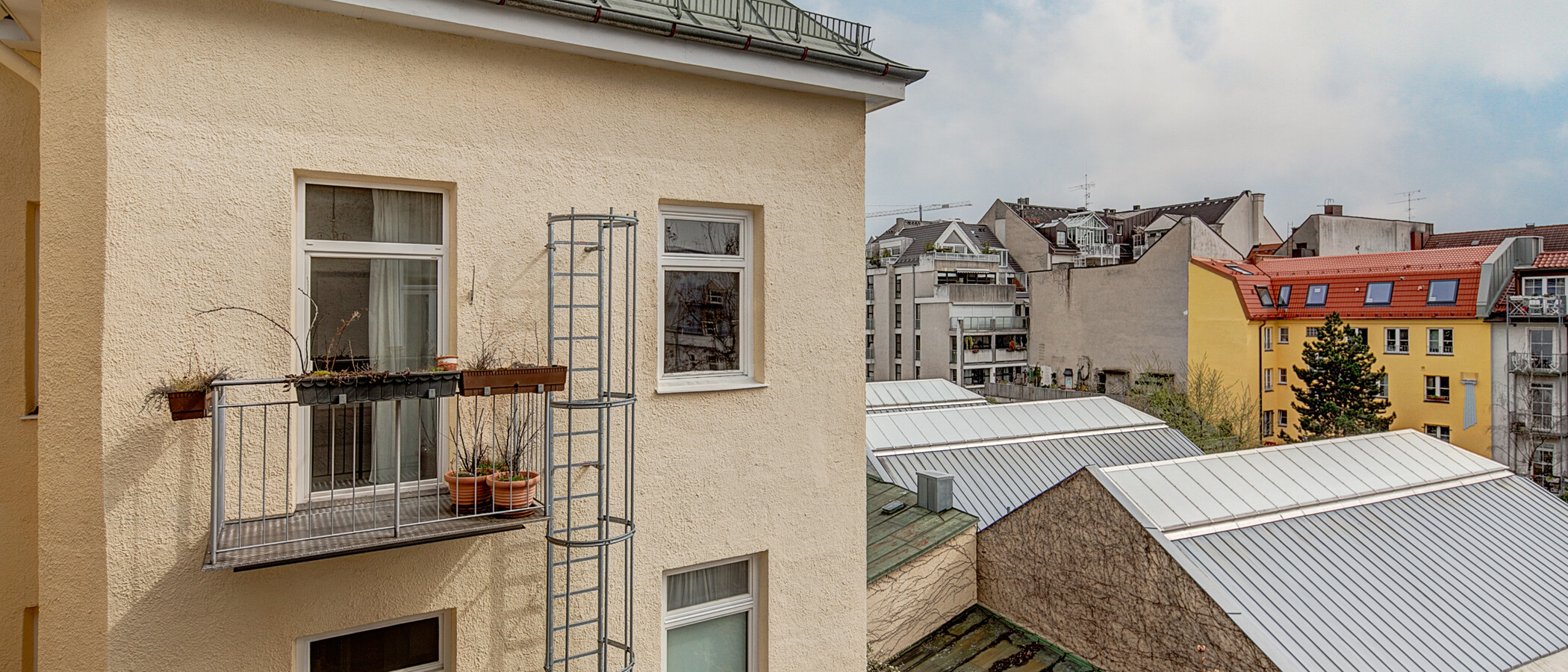 квартира München Schwabing (links der Leopoldstraße) 03 вид из окна 556