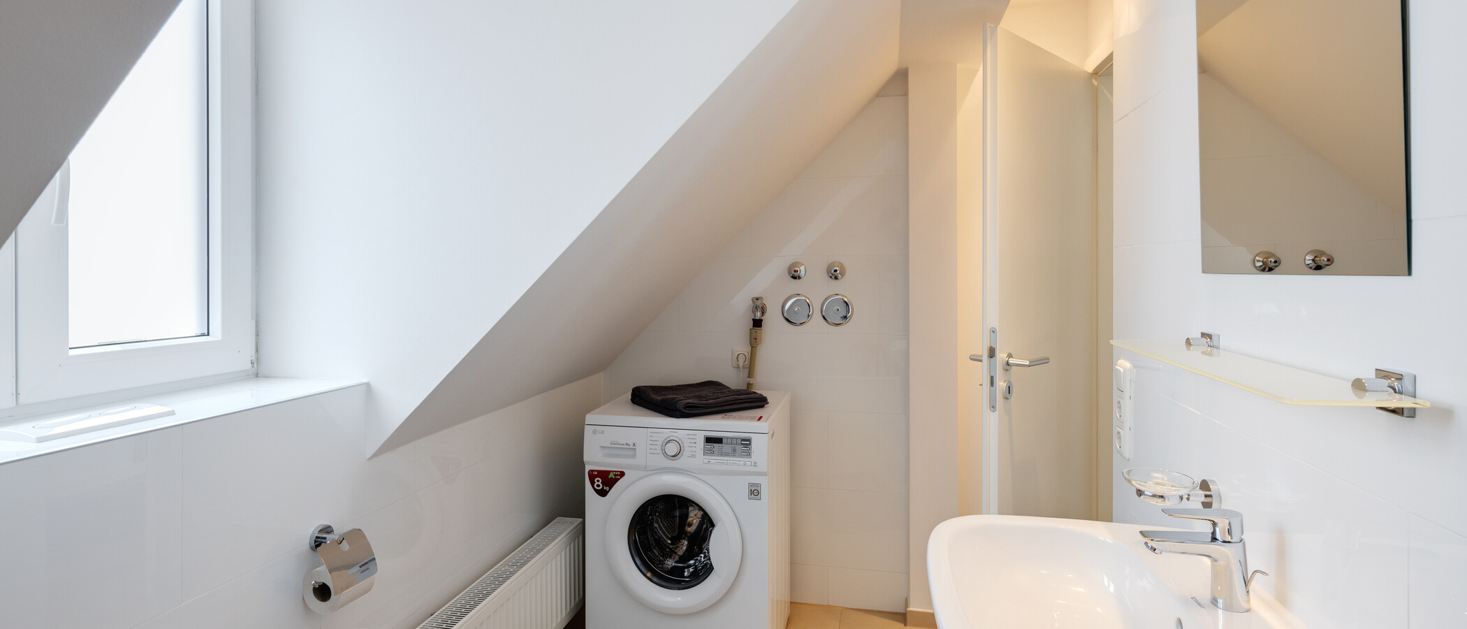 мансардная квартира München Schwabing 02 ванная комната 5576