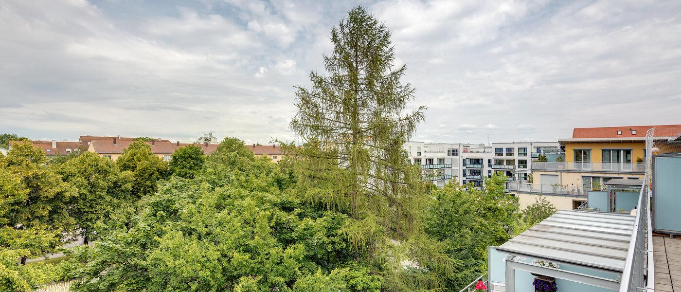 мансардная квартира München Sendling-Westpark 02 вид из окна 5946