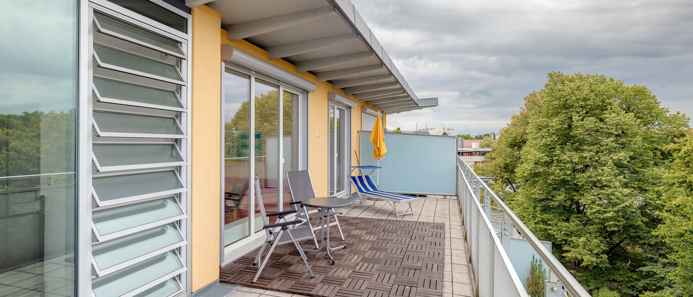 мансардная квартира München Sendling-Westpark 01 терраса с крышей 5946
