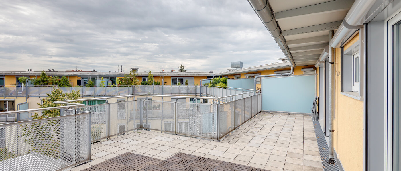 мансардная квартира München Sendling-Westpark 02 2-я терраса с крышей 5946