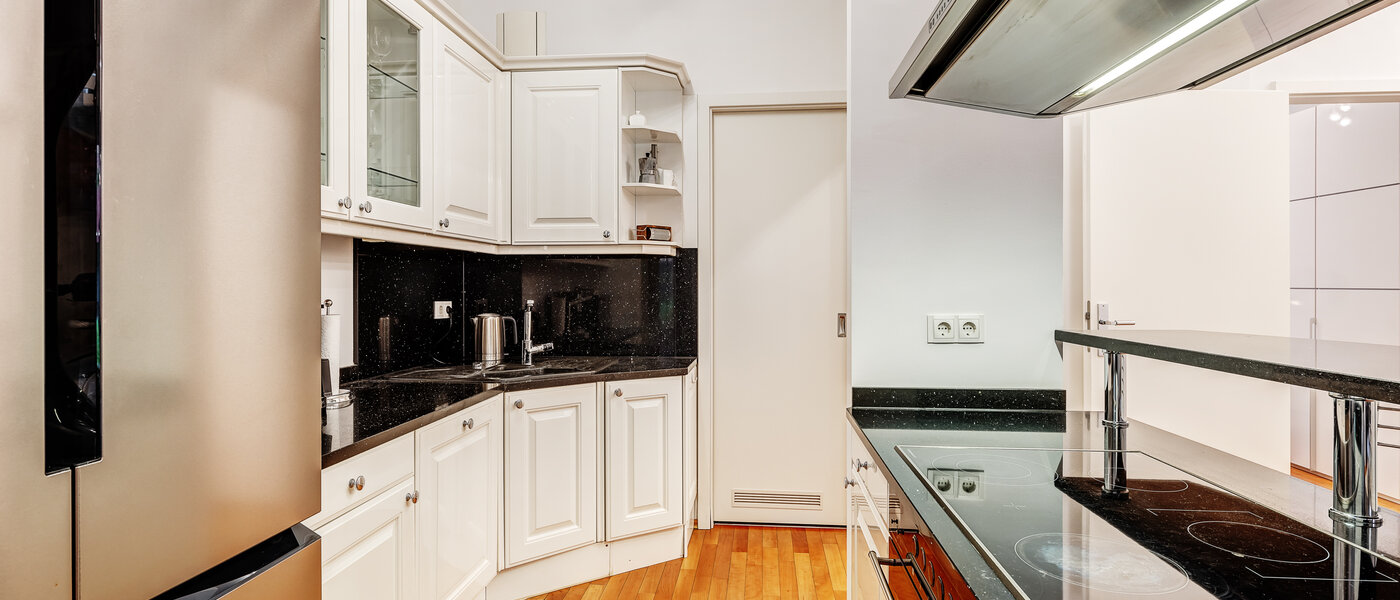 квартира München Schwabing-Nord (zw. Leopoldstraße & Englischen Garten) 01 кухня 6300