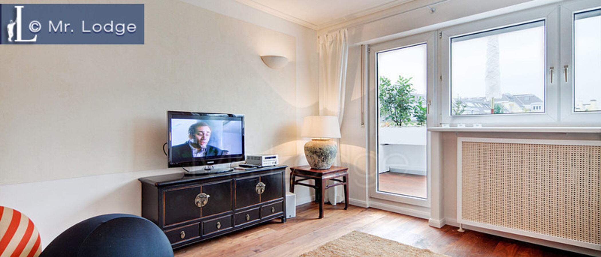 мансардная квартира München Neuhausen 02 гостиная 6439
