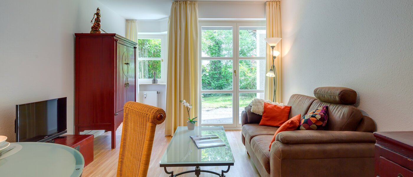 квартира с садом München Neuhausen 02 гостиная 6555