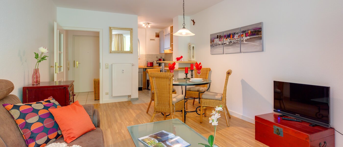 квартира с садом München Neuhausen 04 гостиная 6555