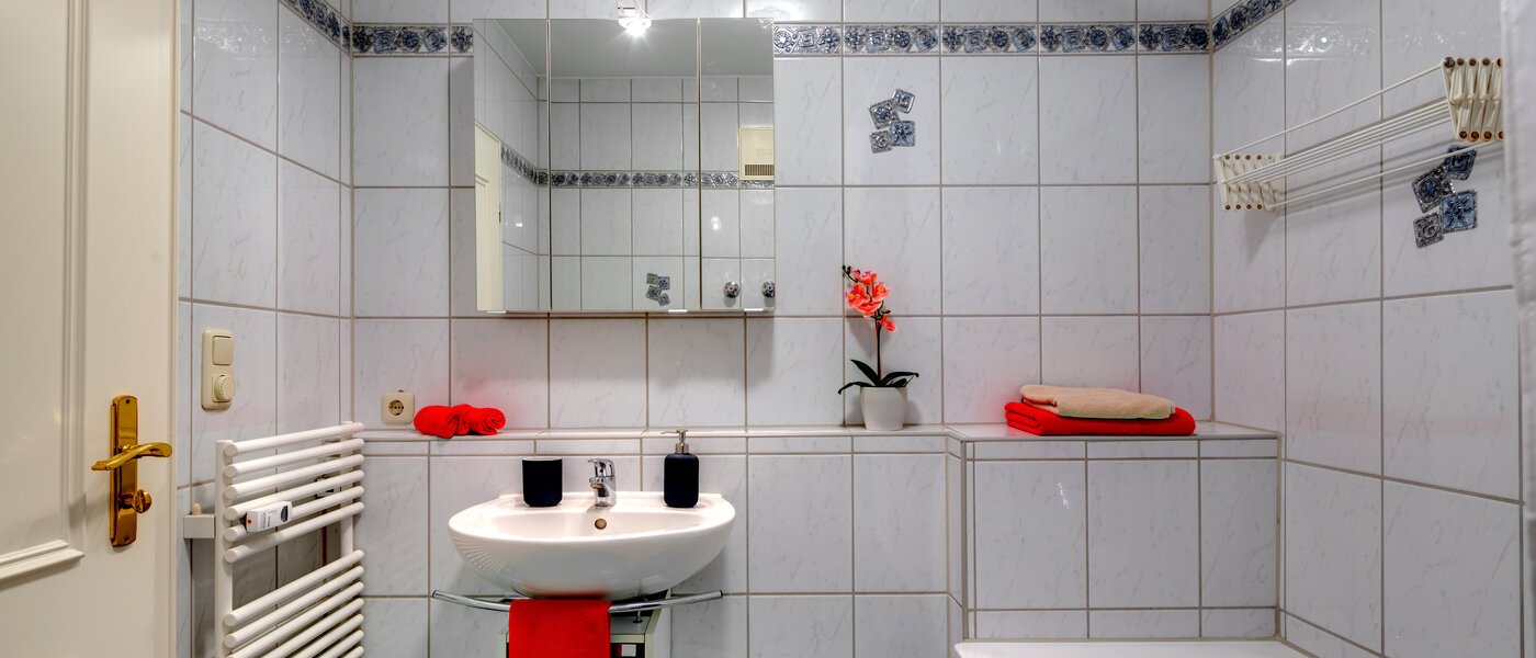 квартира с садом München Neuhausen 02 ванная комната 6555