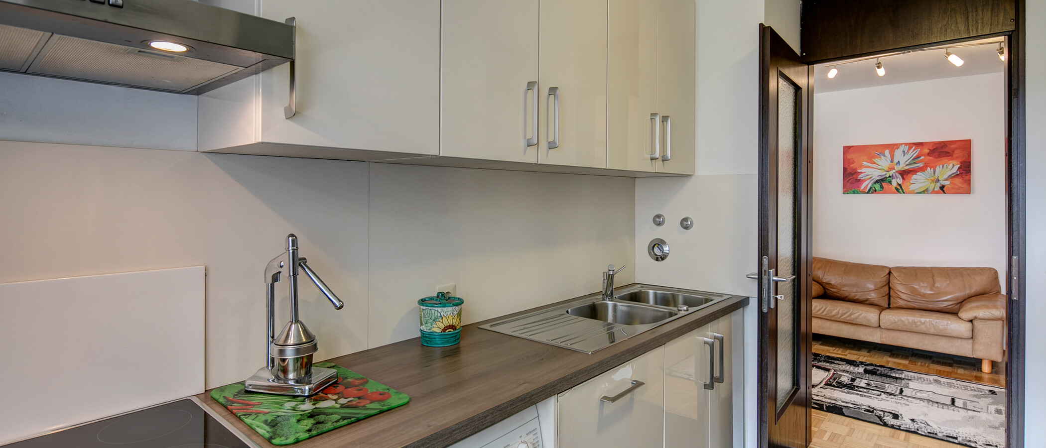 квартира München Arabellapark 04 кухня 6561