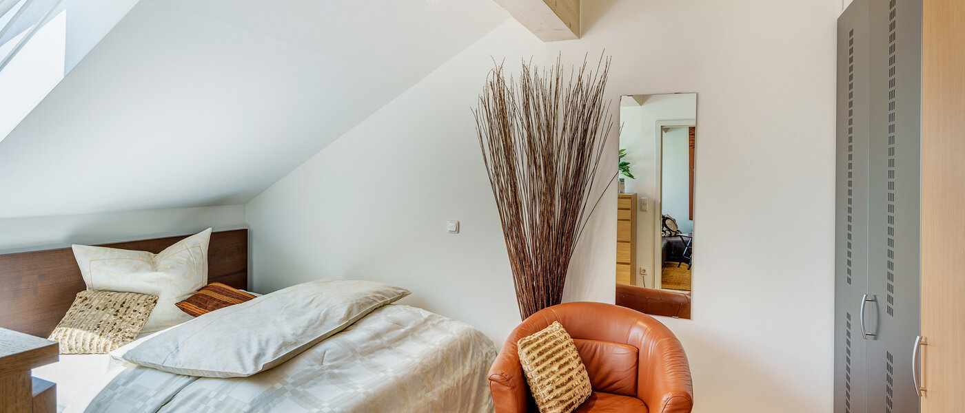 мансардная квартира München Giesing 02 спальная комната 6583