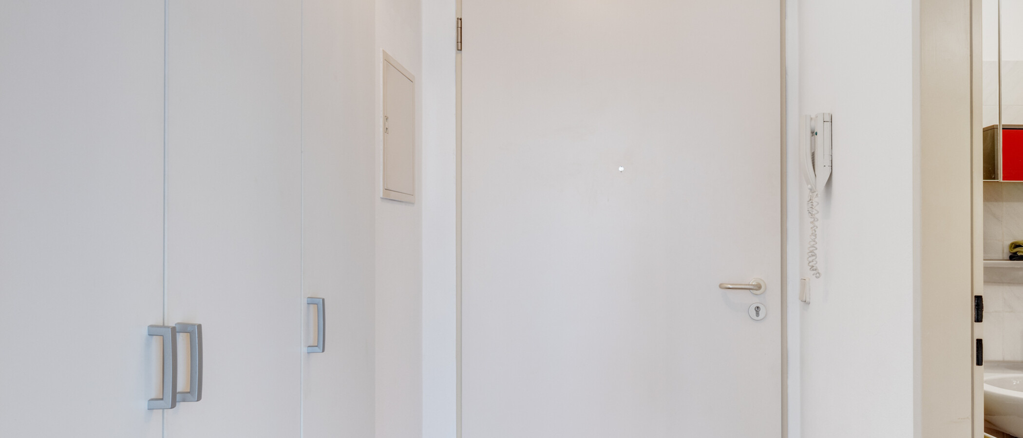 квартира с садом München Neuhausen 02 коридор 6696