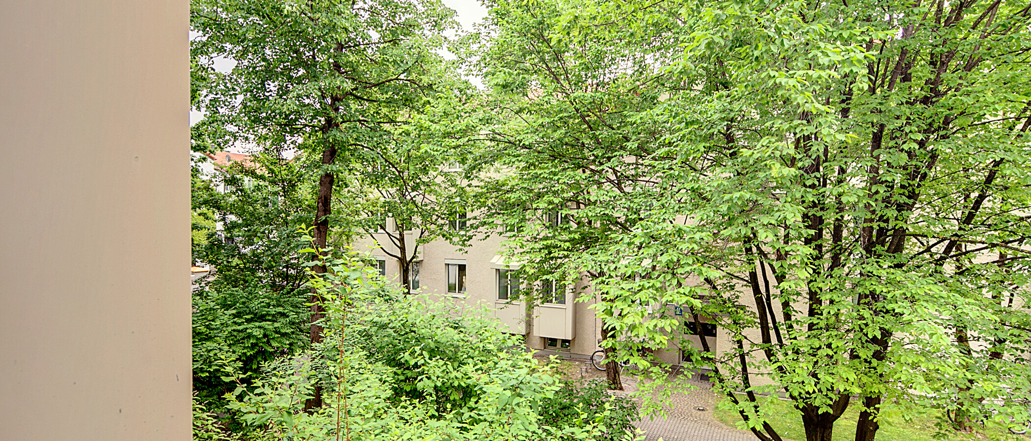 квартира München Bogenhausen 02 вид из окна 6872