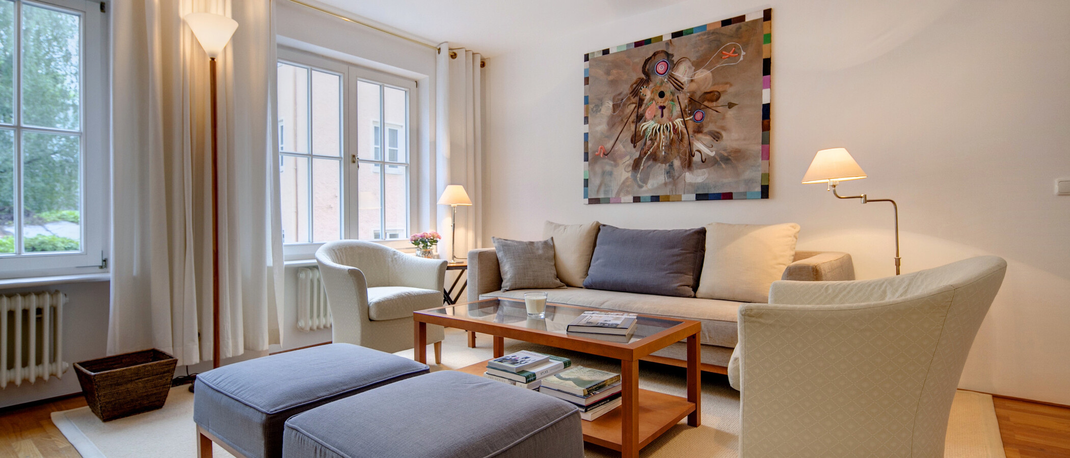 двухэтажная квартира München Schwabing (rechts der Leopoldstraße) 02 гостиная 6884