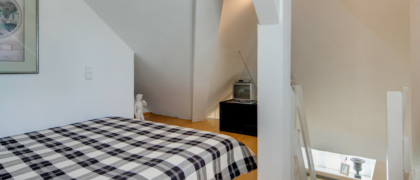 квартира-галерея München Nymphenburg 04 зона для сна 69