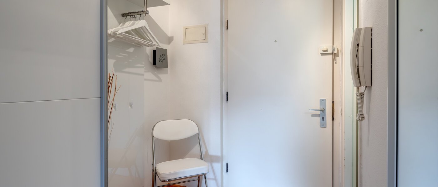 квартира München Schwabing 02 коридор 7050