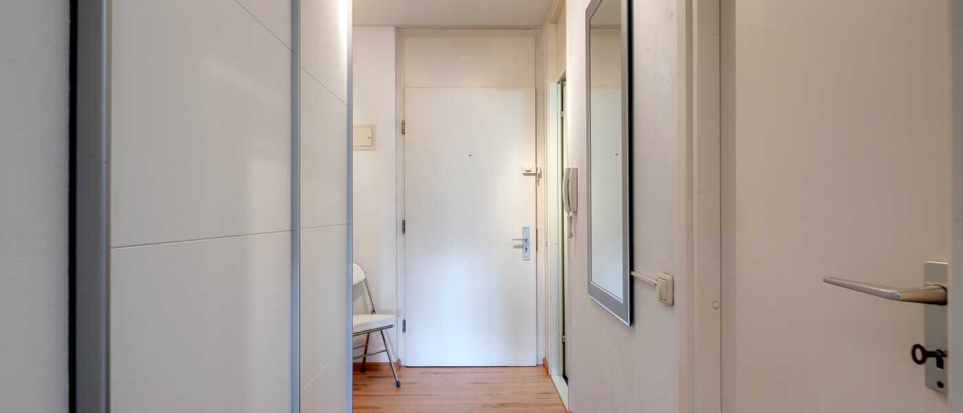 квартира München Schwabing 03 коридор 7050