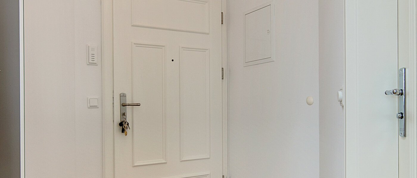 мансардная квартира München Neuhausen 01 коридор 7084