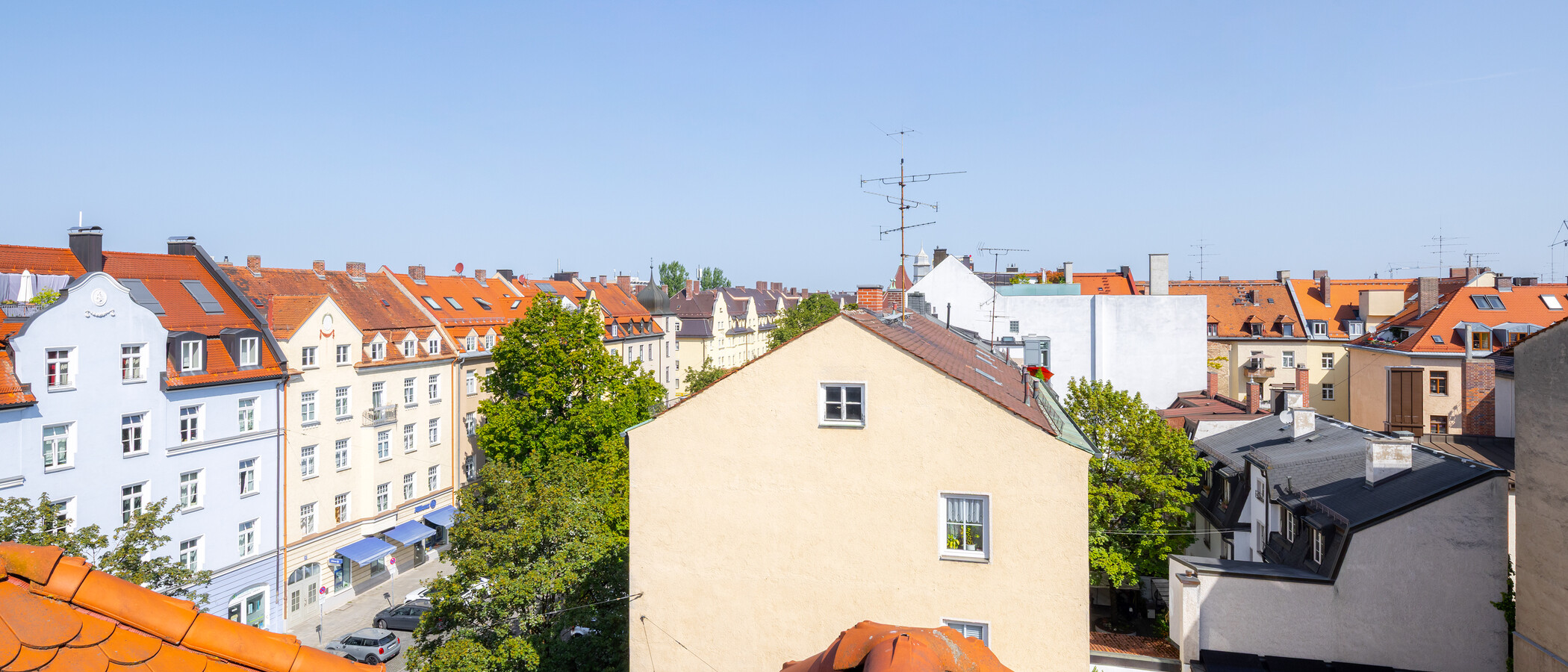 мансардная квартира München Neuhausen 01 вид из окна 7084